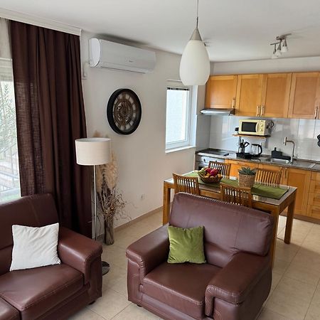 J&M Apartment โกตอร์ ภายนอก รูปภาพ