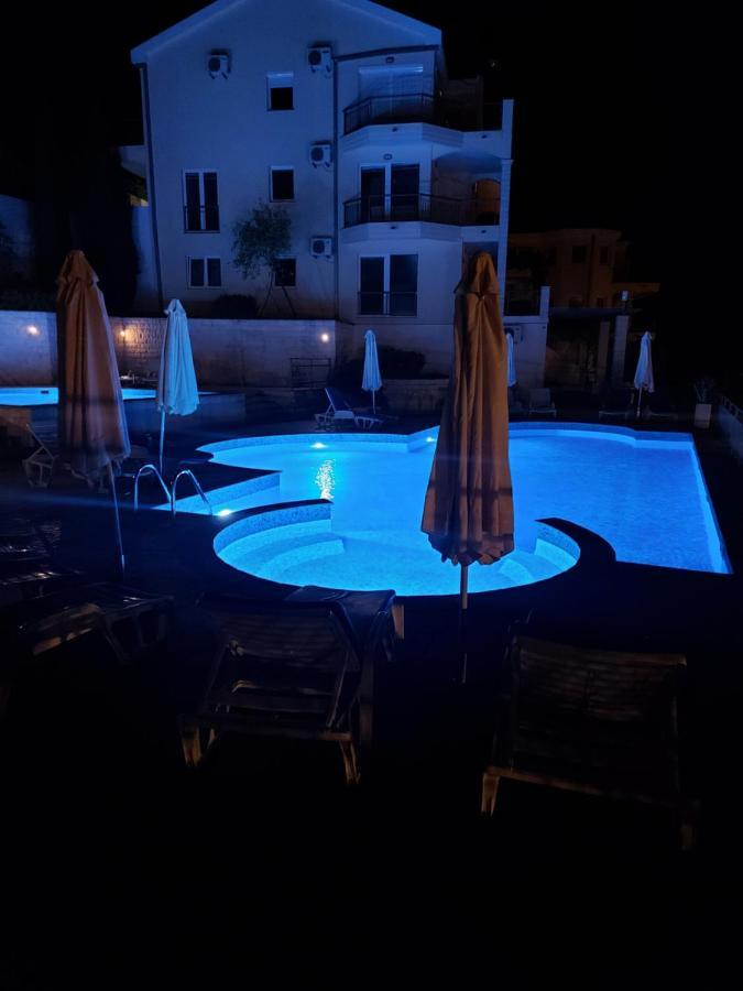 J&M Apartment โกตอร์ ภายนอก รูปภาพ
