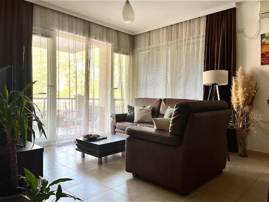 J&M Apartment โกตอร์ ภายนอก รูปภาพ