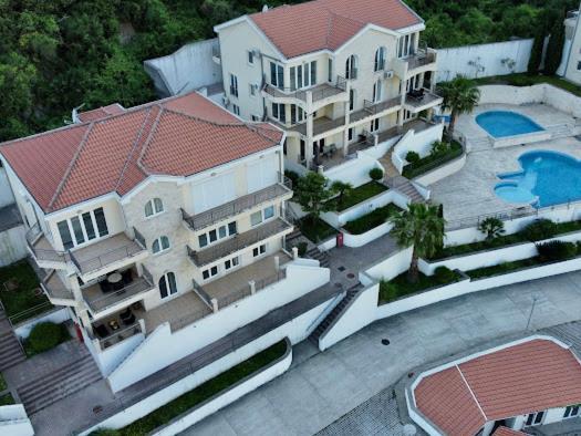 J&M Apartment โกตอร์ ภายนอก รูปภาพ