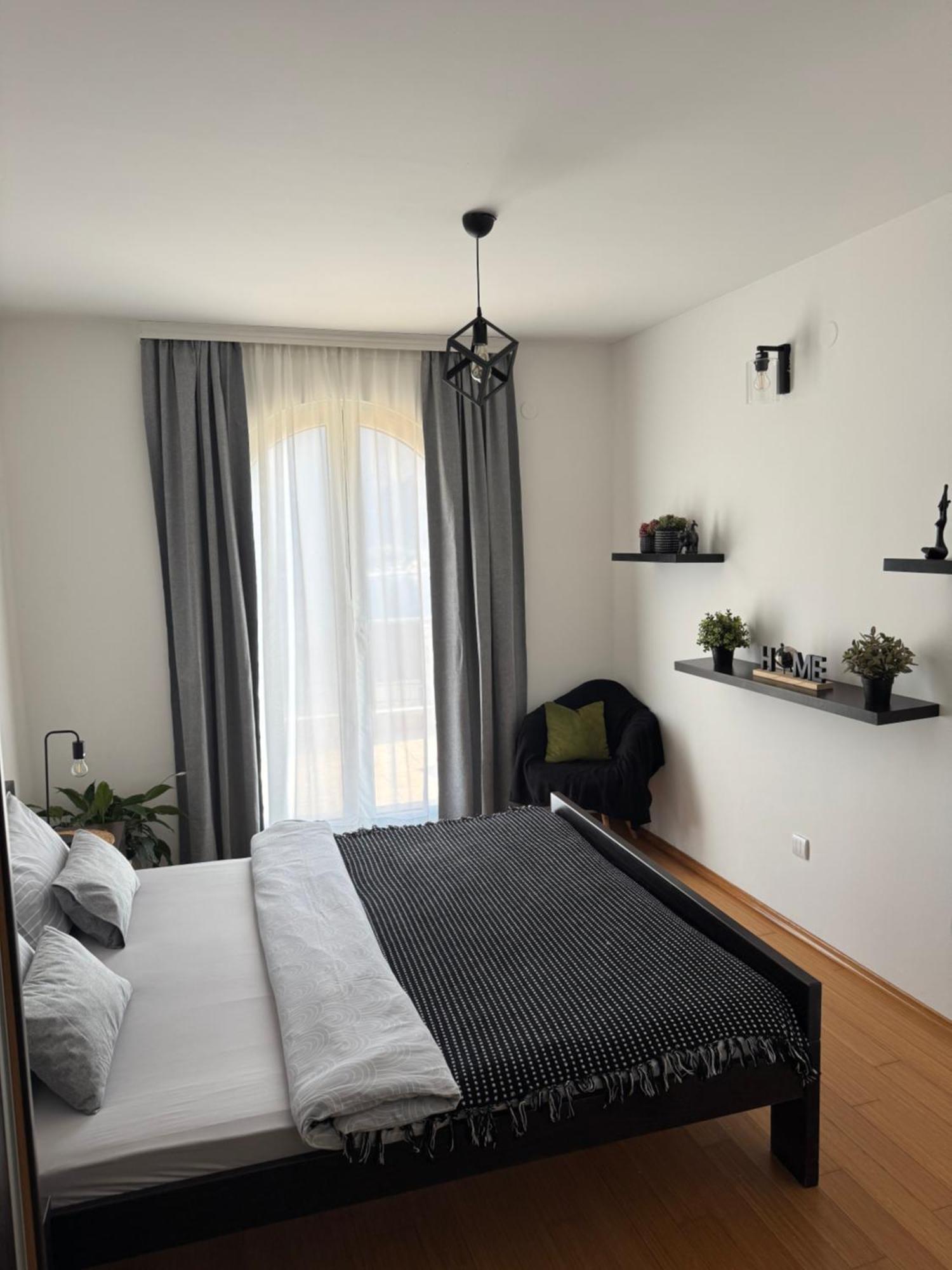 J&M Apartment โกตอร์ ภายนอก รูปภาพ