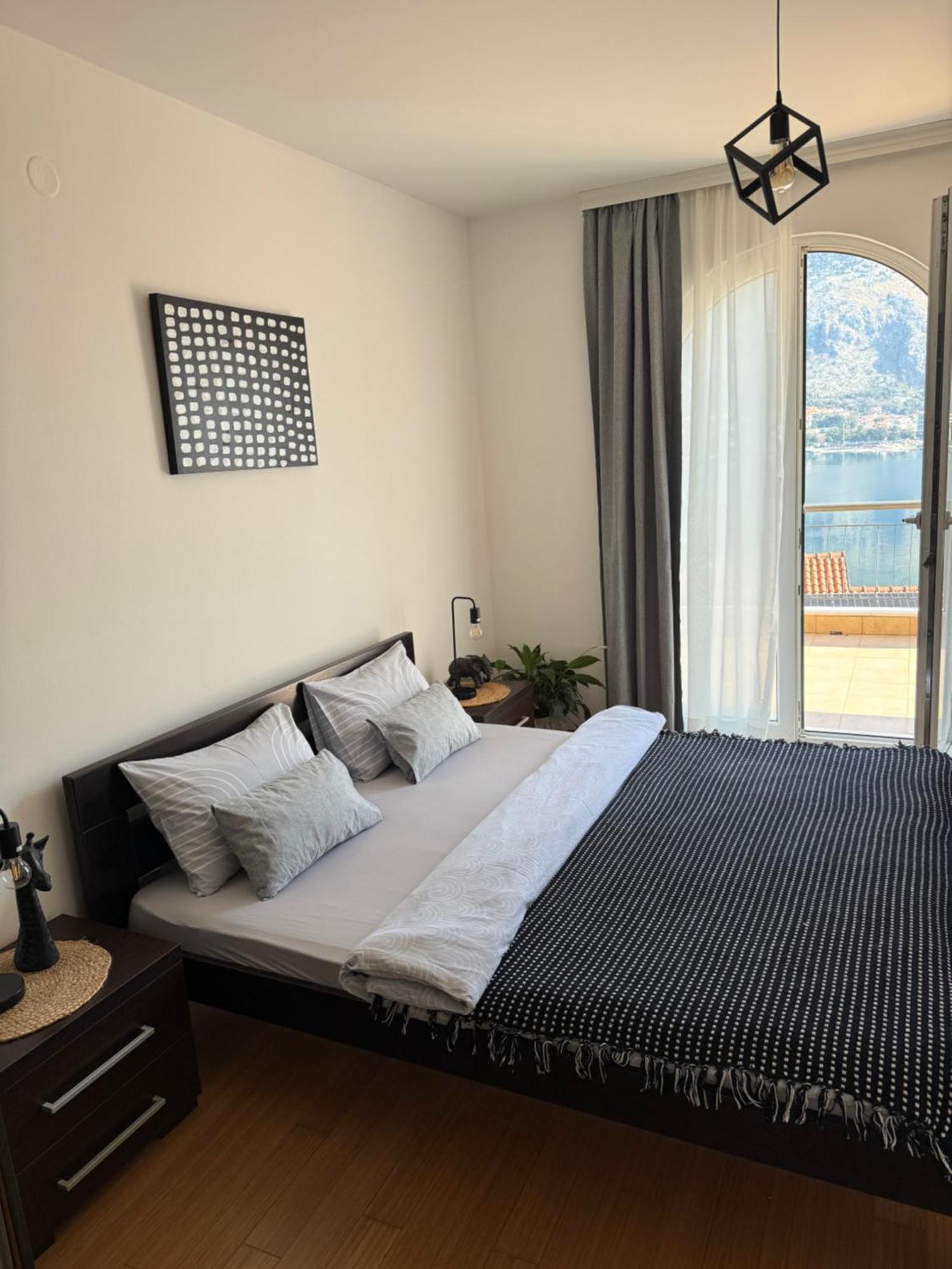 J&M Apartment โกตอร์ ภายนอก รูปภาพ