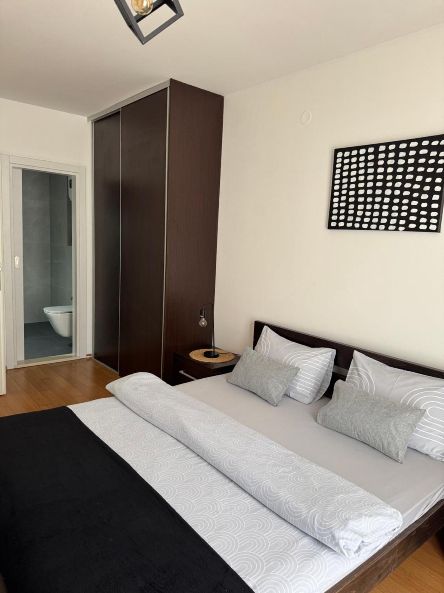 J&M Apartment โกตอร์ ภายนอก รูปภาพ