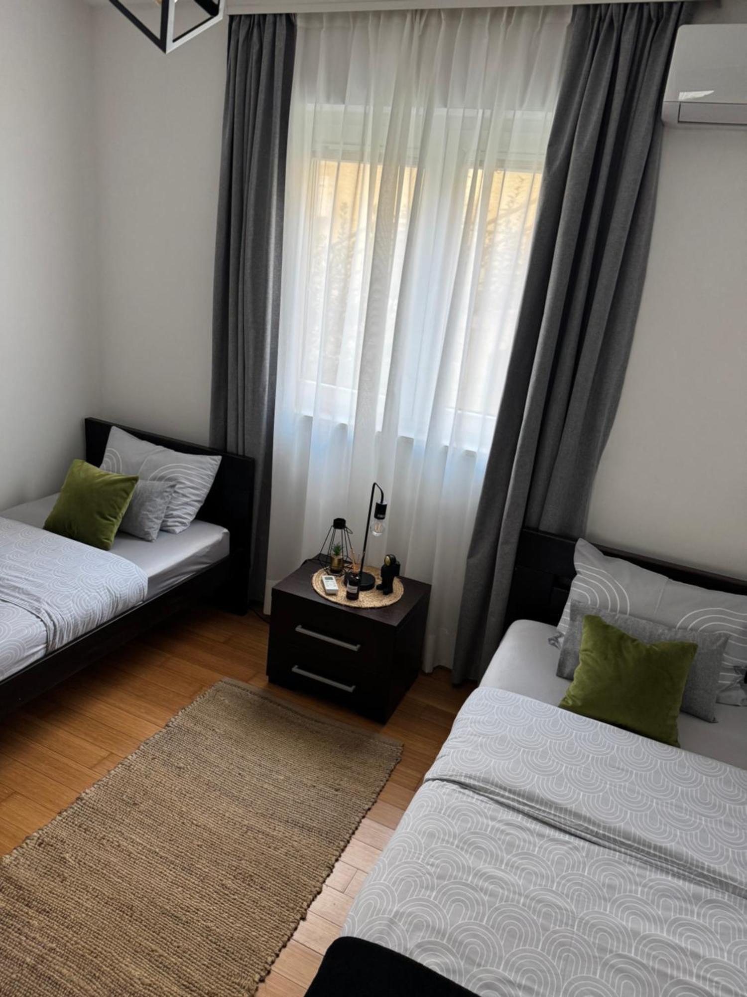 J&M Apartment โกตอร์ ภายนอก รูปภาพ