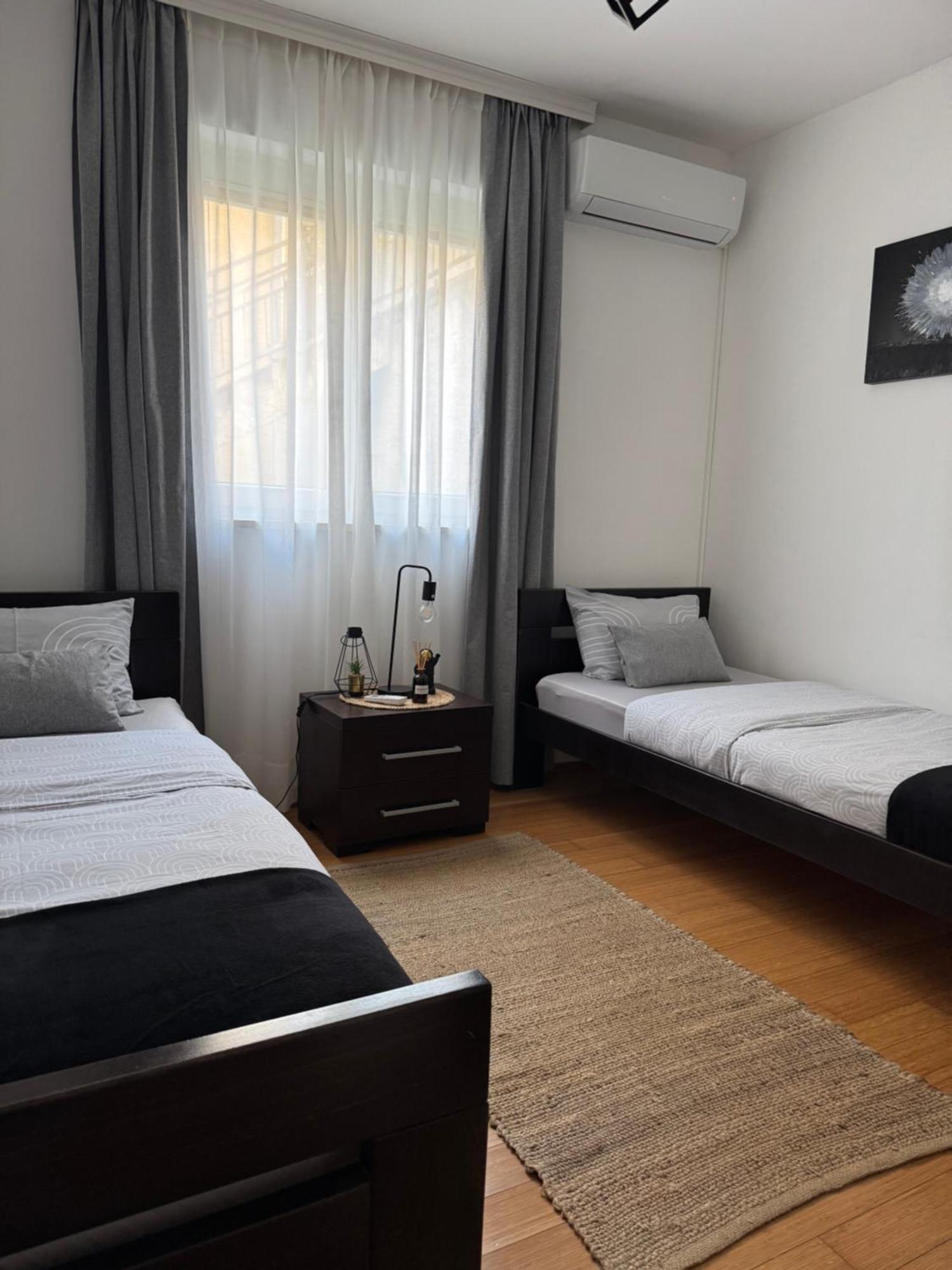 J&M Apartment โกตอร์ ภายนอก รูปภาพ