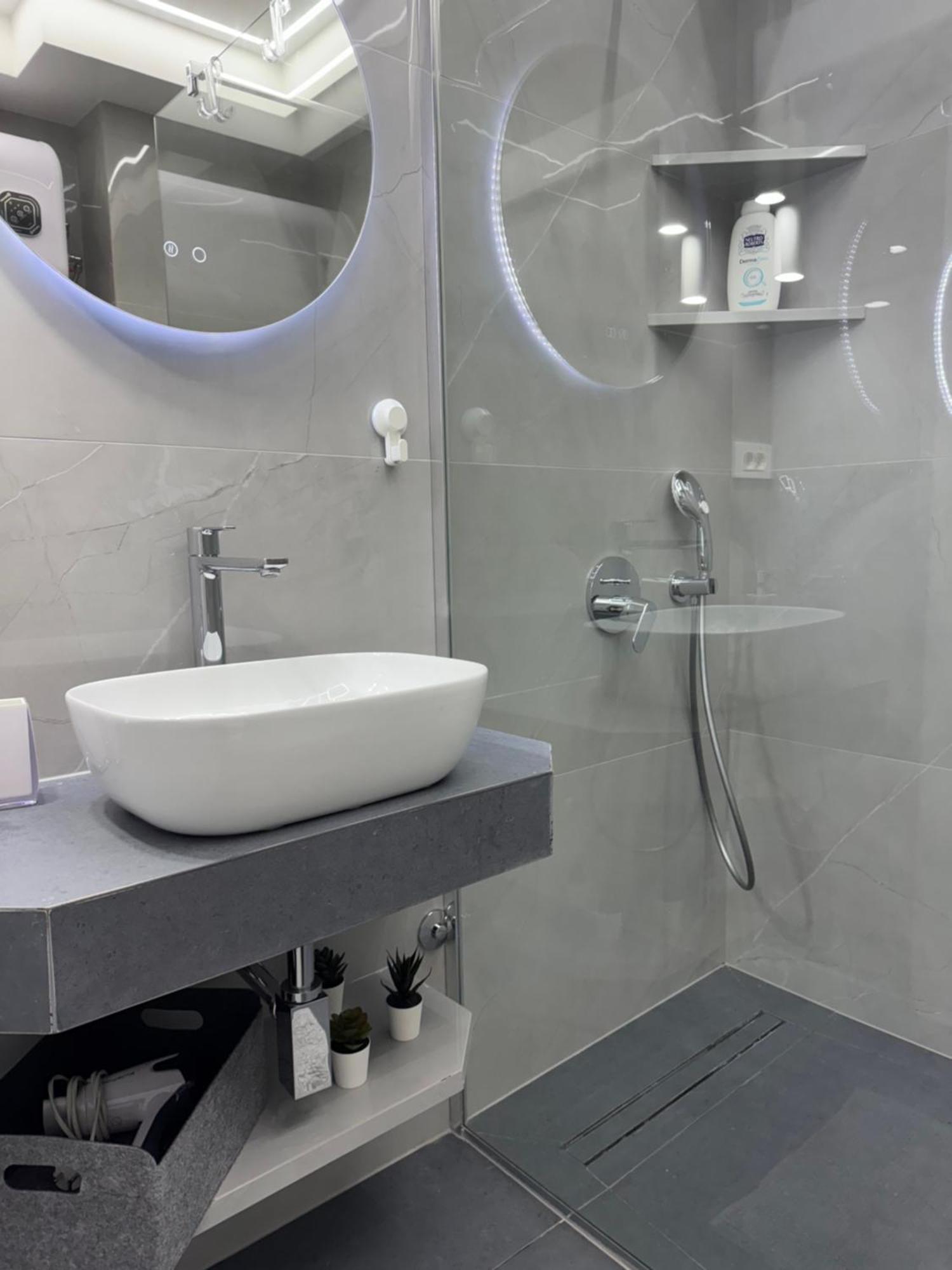J&M Apartment โกตอร์ ภายนอก รูปภาพ