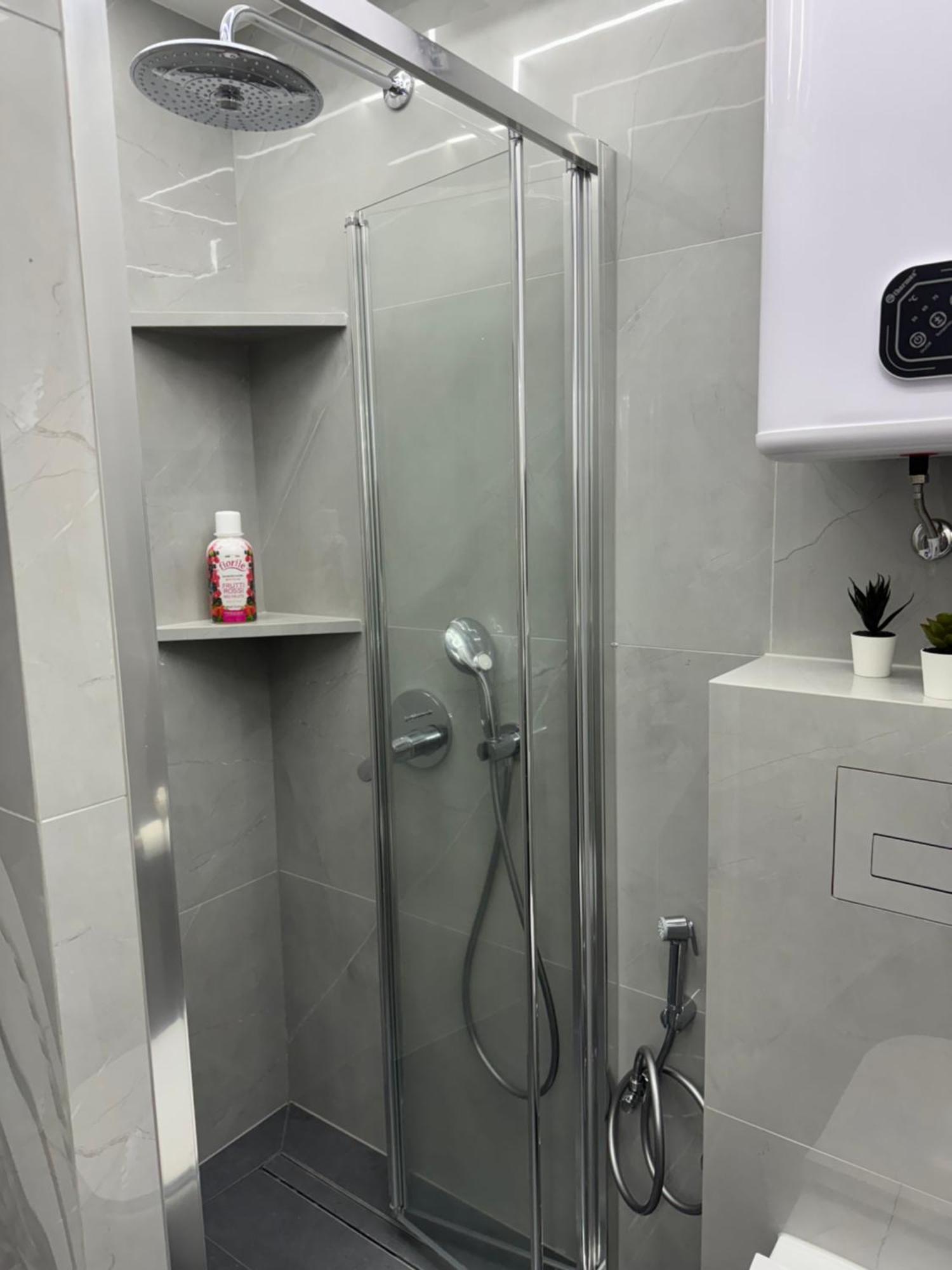J&M Apartment โกตอร์ ภายนอก รูปภาพ